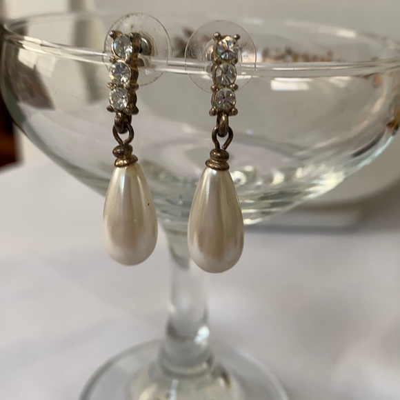 Vintage Pearl drop earrings with rhinestones - Picture 2 of 6